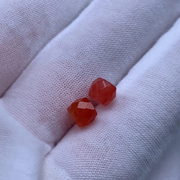 南红玛瑙未镶嵌珠宝奇石