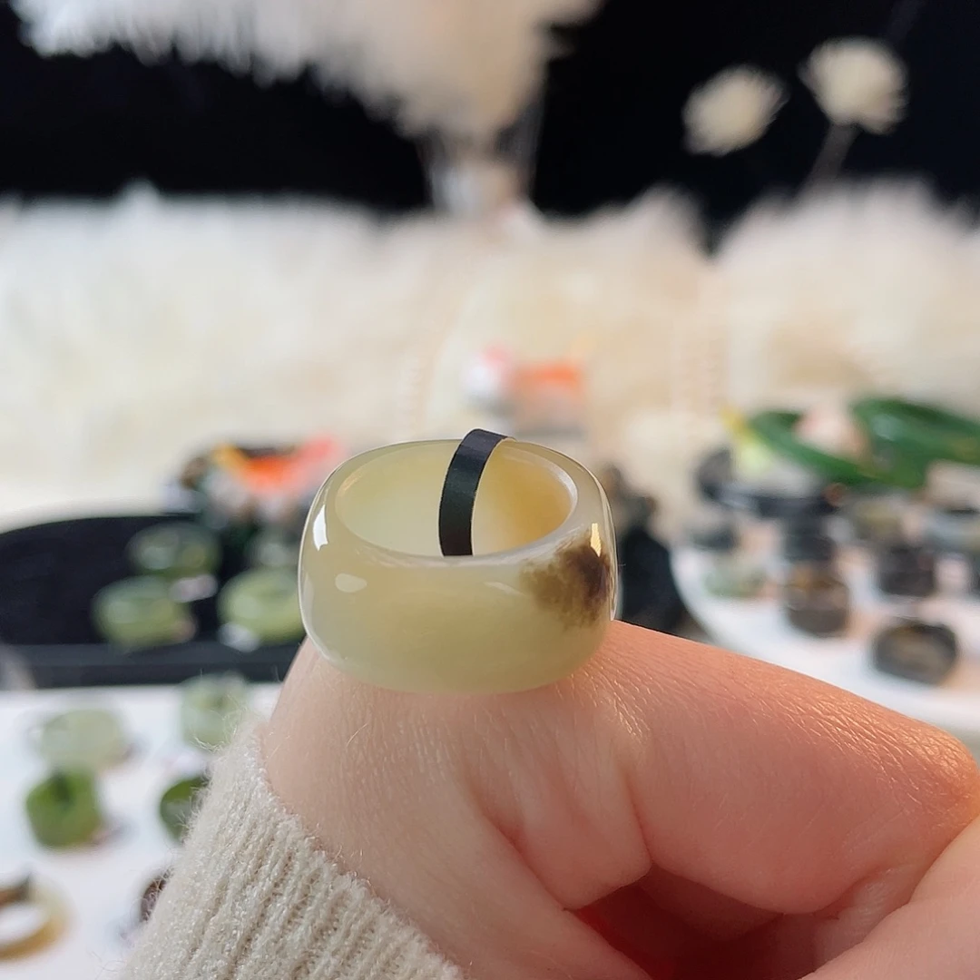 和田玉未镶嵌戒指k23 糖白飘红皮方圆17.5mm