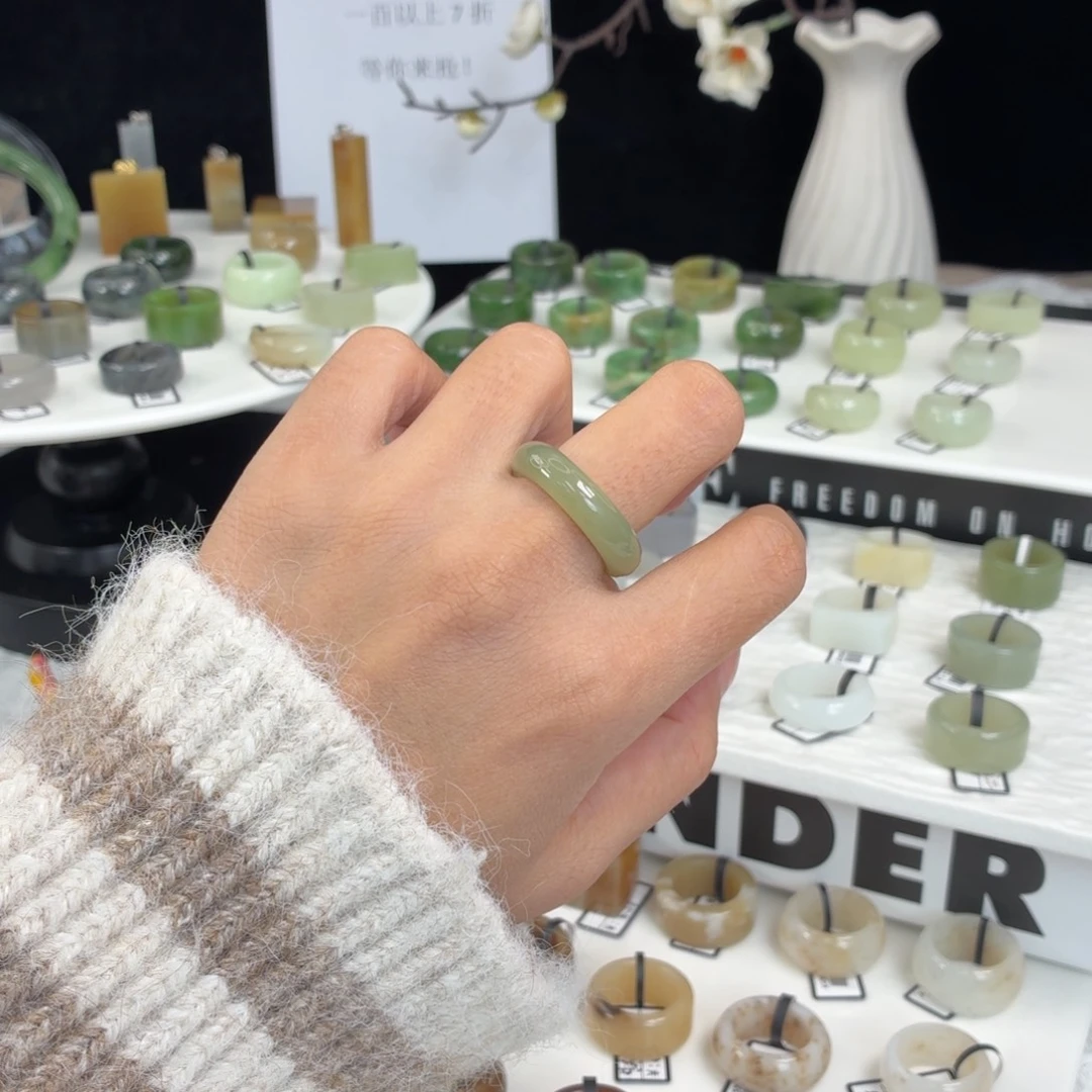 和田玉（糖玉）未镶嵌戒指Q79青提圆条18.3不退换