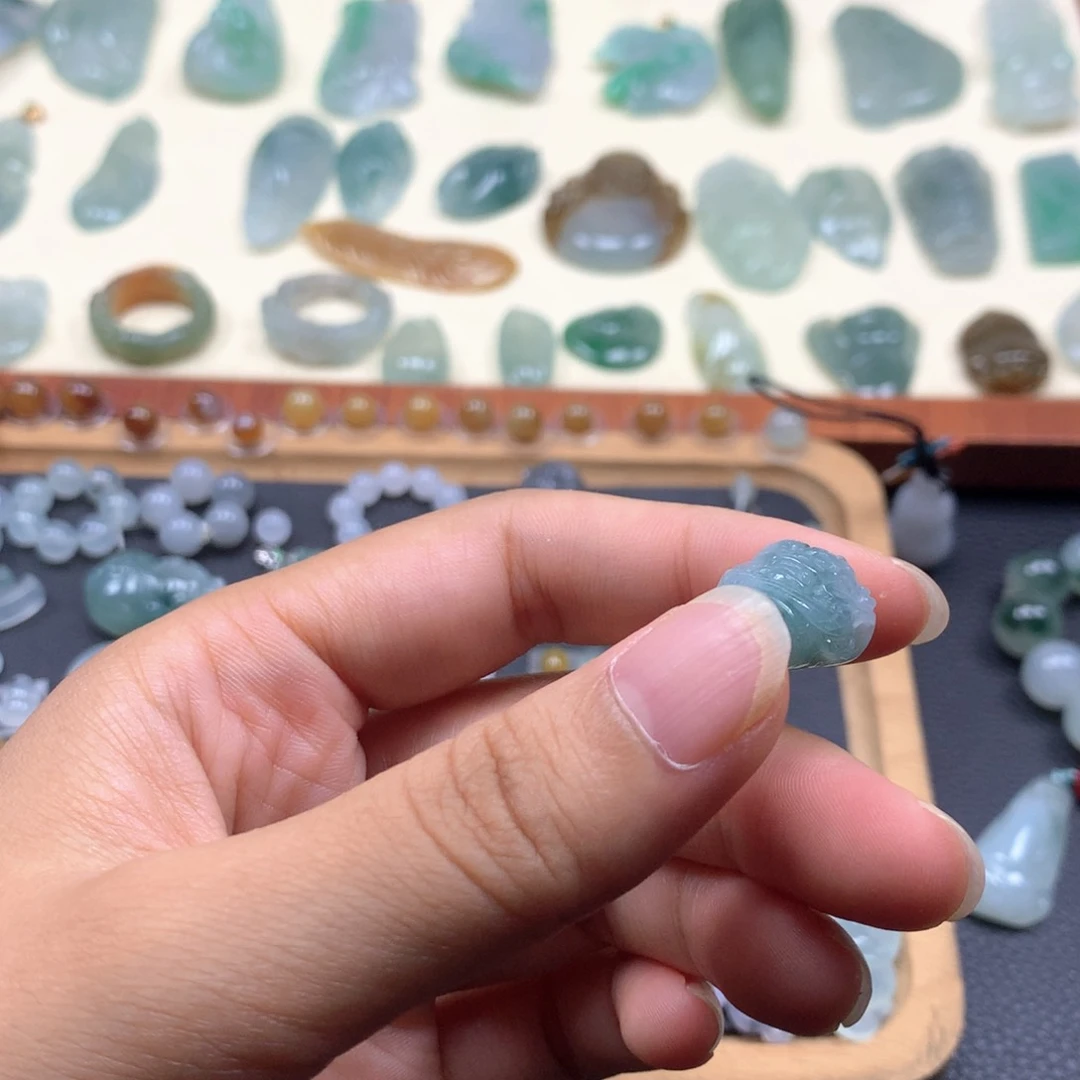 翡翠未镶嵌颈饰搞****金三通