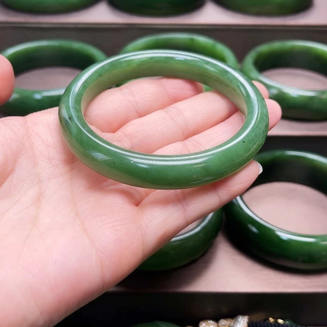 和田玉（碧玉）未镶嵌手镯