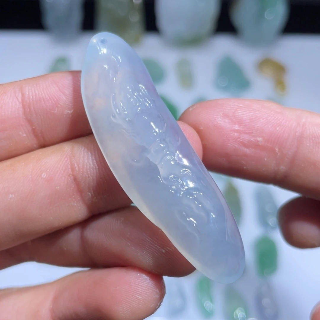 颈饰未镶嵌翡翠随形龙