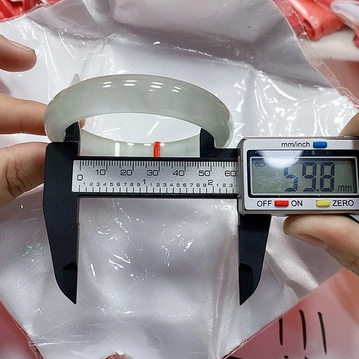 翡翠手镯未镶嵌335