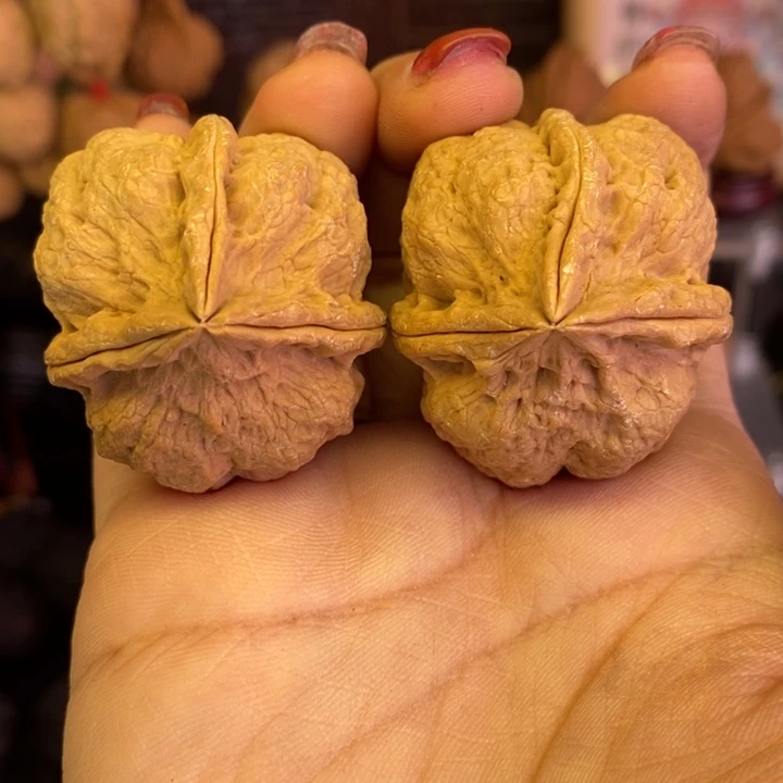 文玩核桃吊坠43战斧有沙眼不退不换微瑕