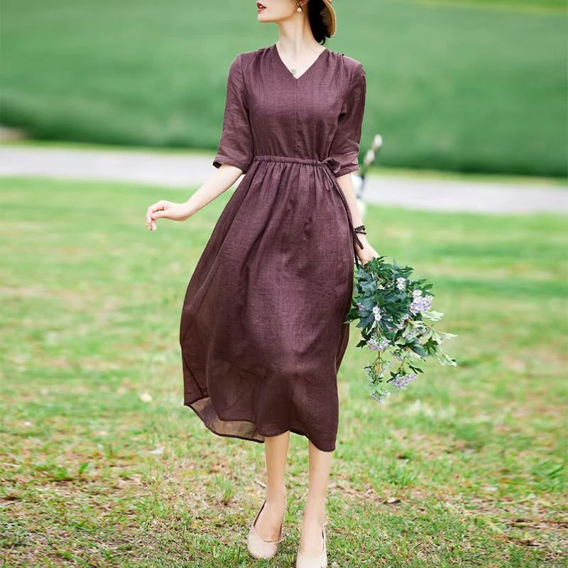 复古文艺V领棉麻连衣裙女2025夏新款宽松显瘦系带收腰纯色气质裙