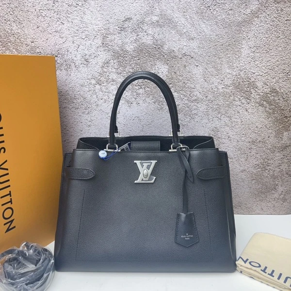 95新/路易威登/包包/市场价27900/250510FZ0040