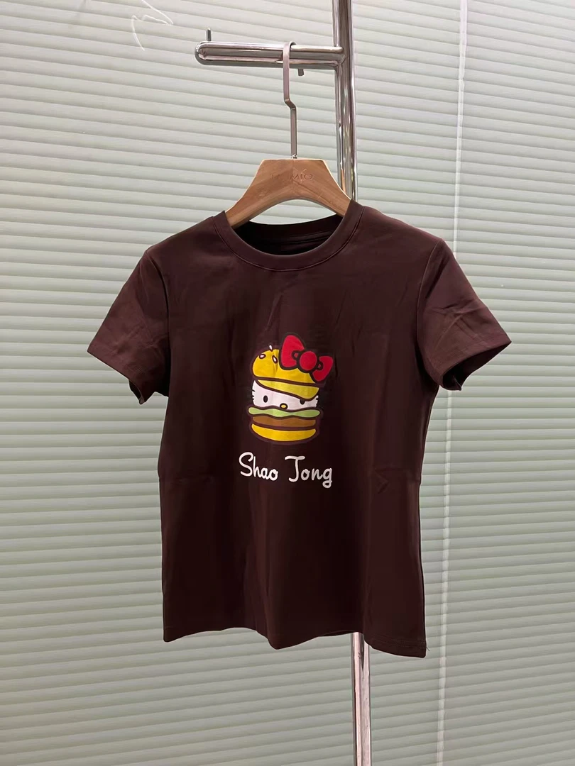 572咖色小板汉堡妹T恤