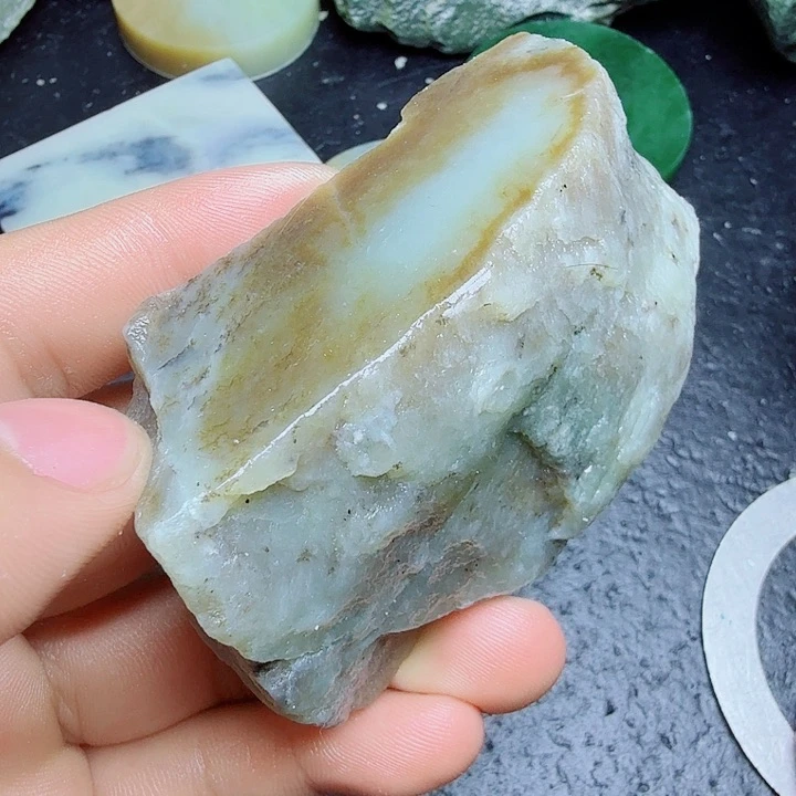 和田玉（糖玉）未镶嵌珠宝奇石
