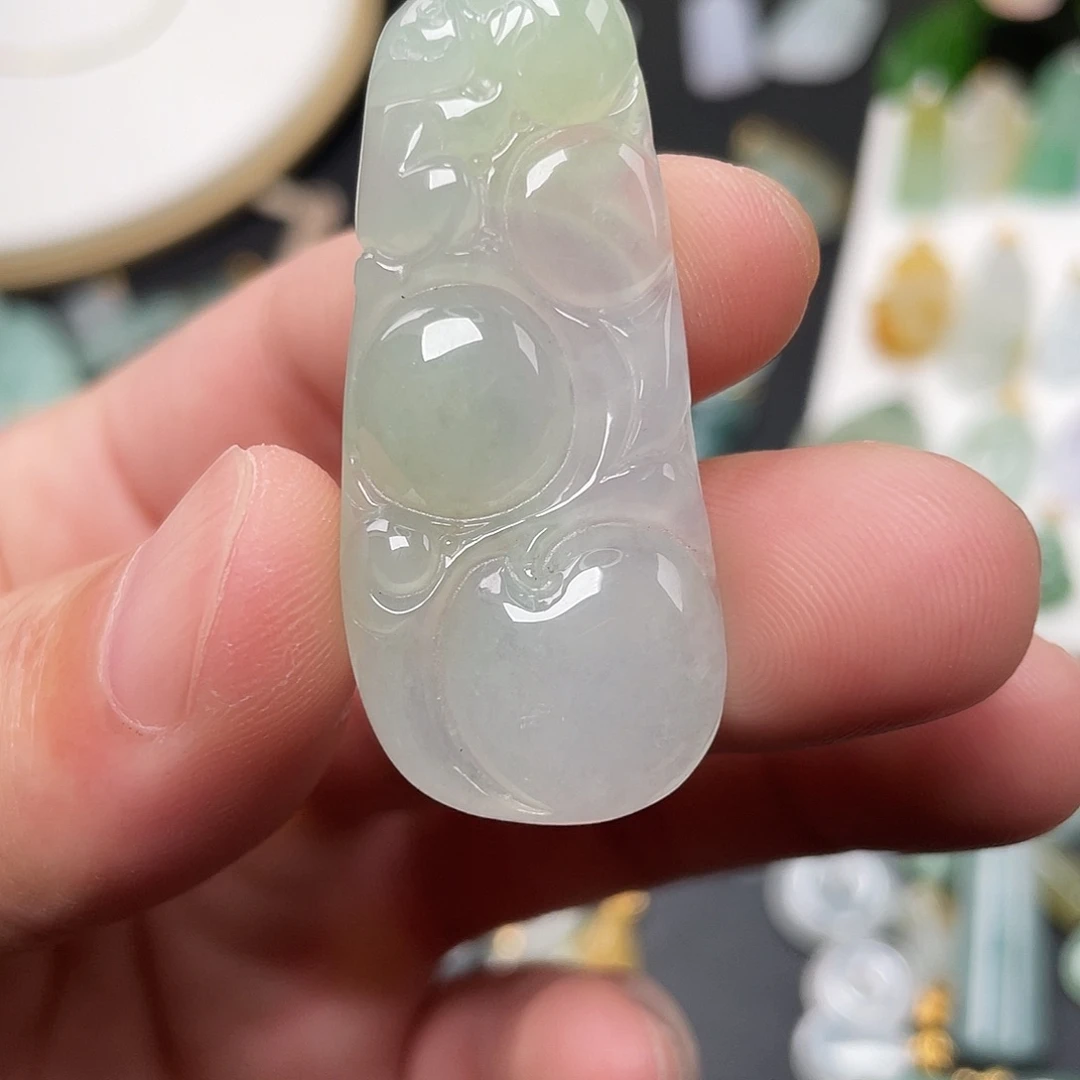翡翠未镶嵌颈饰如意