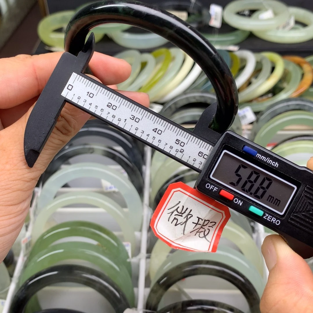 阿***妤未镶嵌蛇纹石玉手镯2127