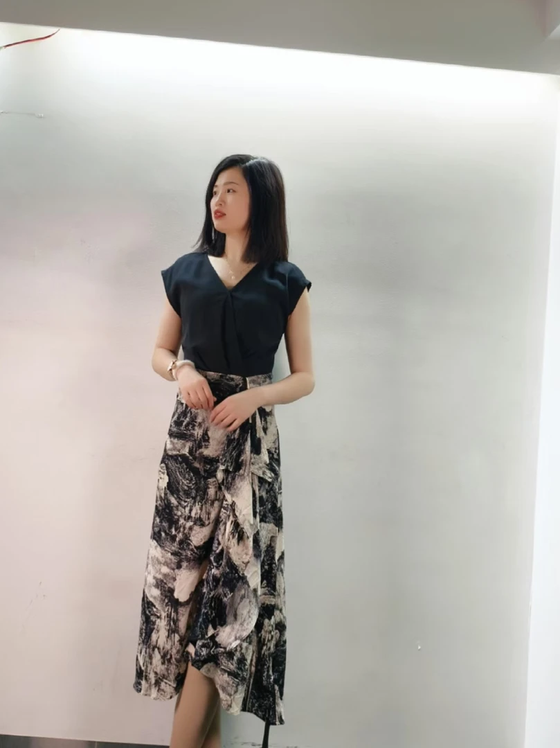 W210 连衣裙 该链接默认微瑕 无运费险 接受不了勿拍