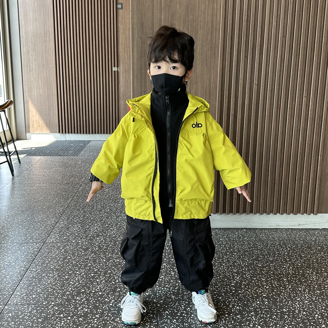 痞帅男童秋冬冲锋衣外套2025新款风衣潮儿童春秋季男孩三合一上衣