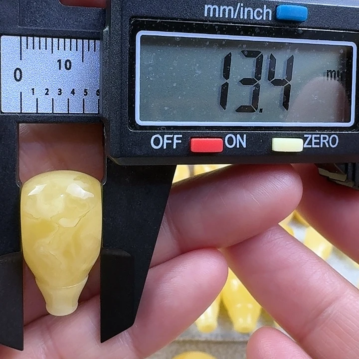 蜜蜡未镶嵌裸石37