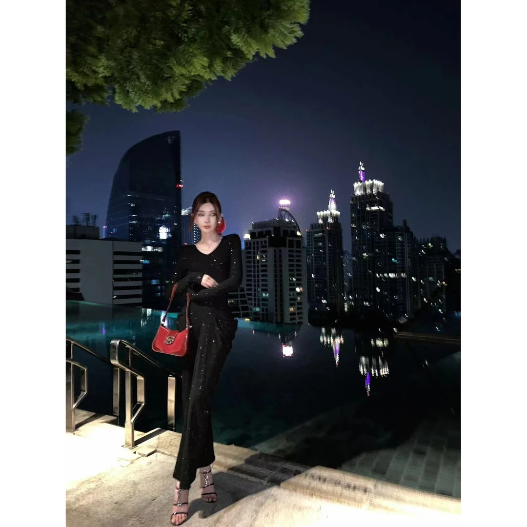 婉君【黑色沙漏裙】法式收腰闪闪显瘦长款连衣裙LWJ24A1Q291