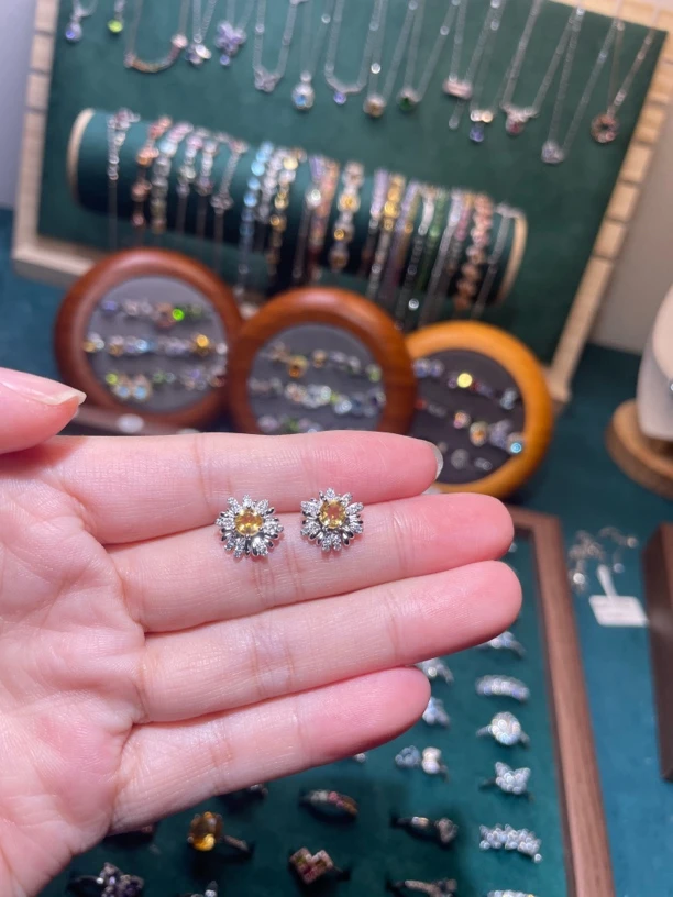 黄水晶太阳花耳钉，时尚简约百搭