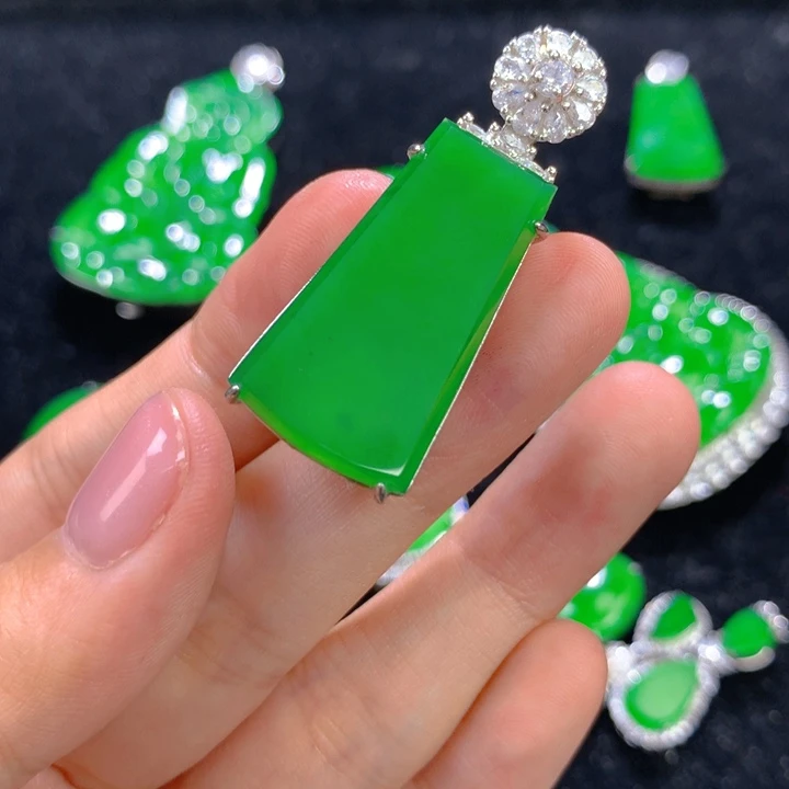 翡翠银S925镶嵌颈饰一个