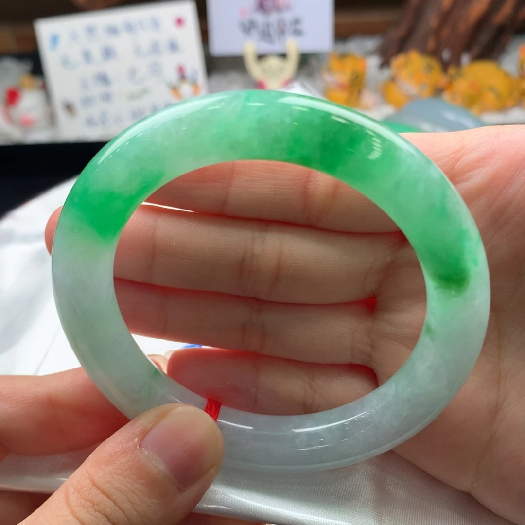 翡翠手镯未镶嵌10号性价比大漏