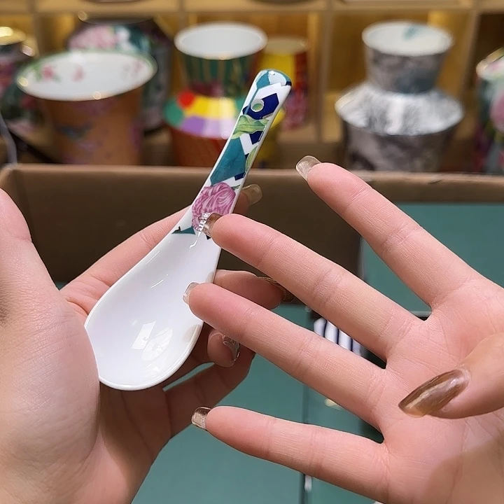 骨瓷实付满10包邮哈四只