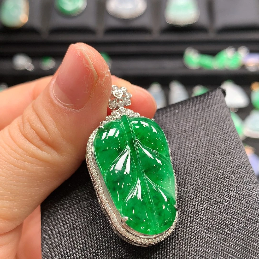 翡翠18K金镶嵌颈饰树叶