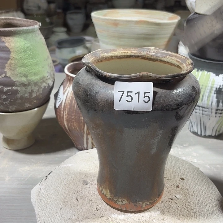 摆件高19，口11，有孔，7515