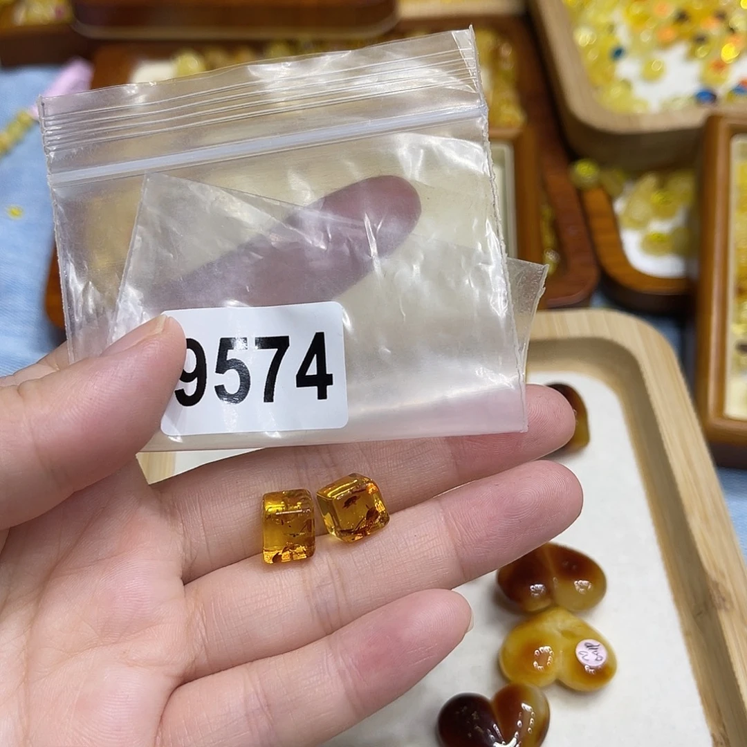 琥珀未镶嵌珠宝奇石