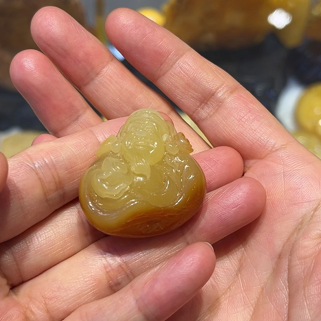 琥珀颈饰未镶嵌财神
