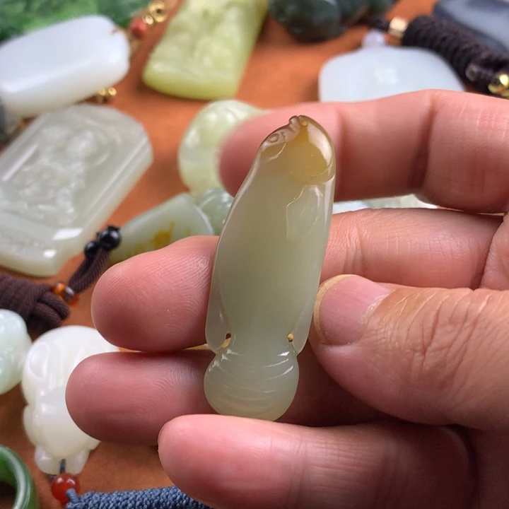 未镶嵌和田玉挂件