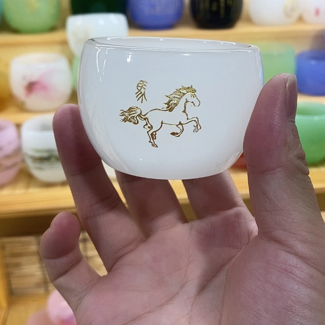 琉璃手工艺品白小杯刻马