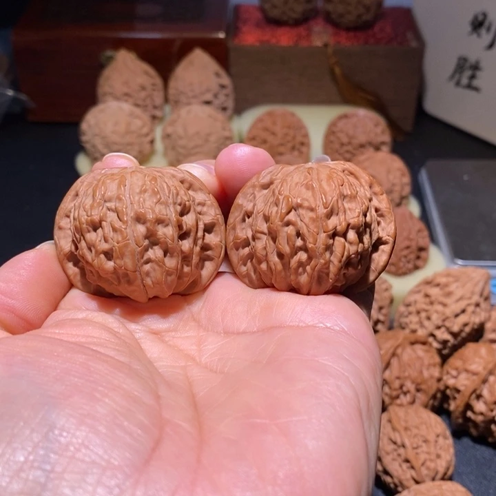 ：***：文玩核桃吊坠磨盘