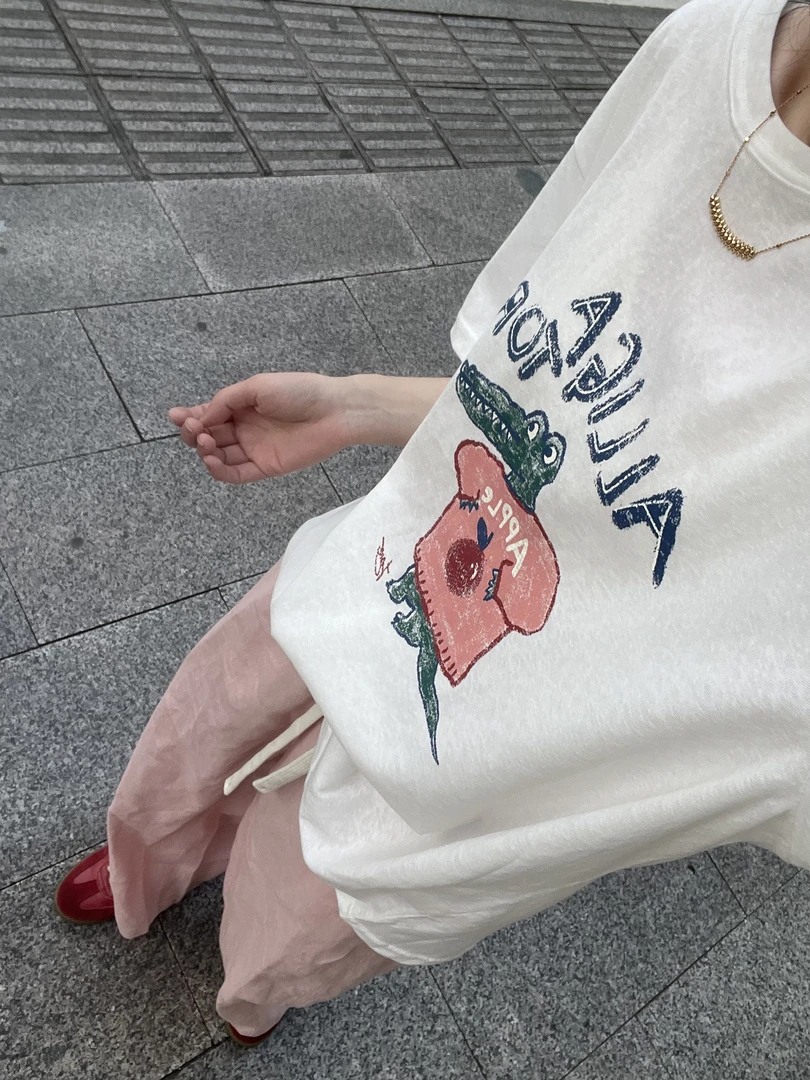 白色鳄鱼卡通图案T恤