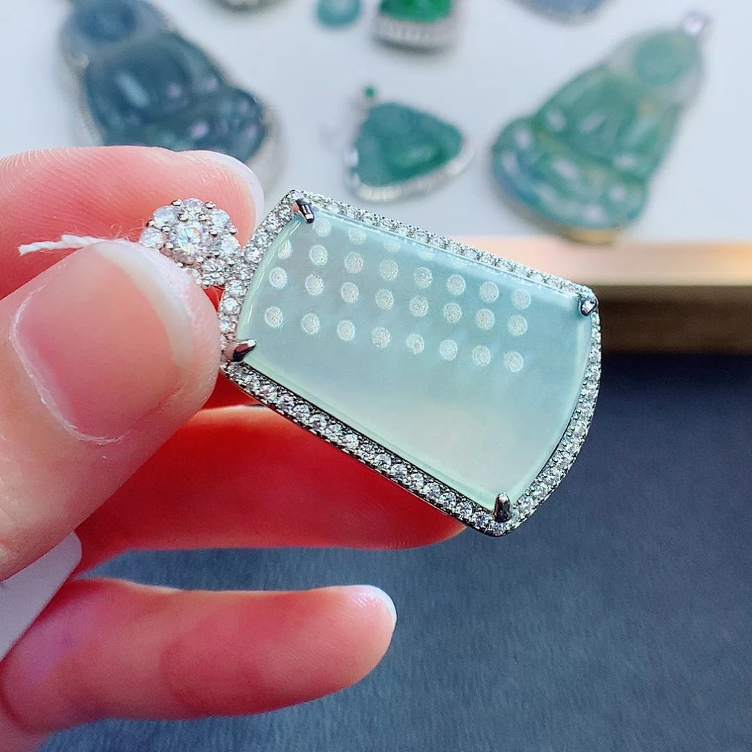 翡翠颈饰未镶嵌翡翠