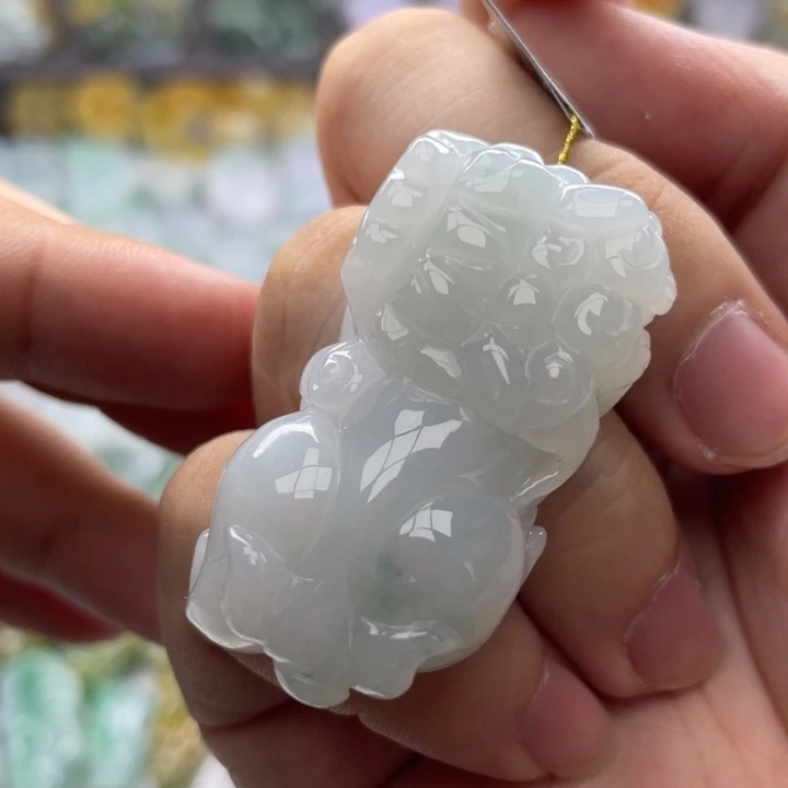 翡翠颈饰未镶嵌貔貅