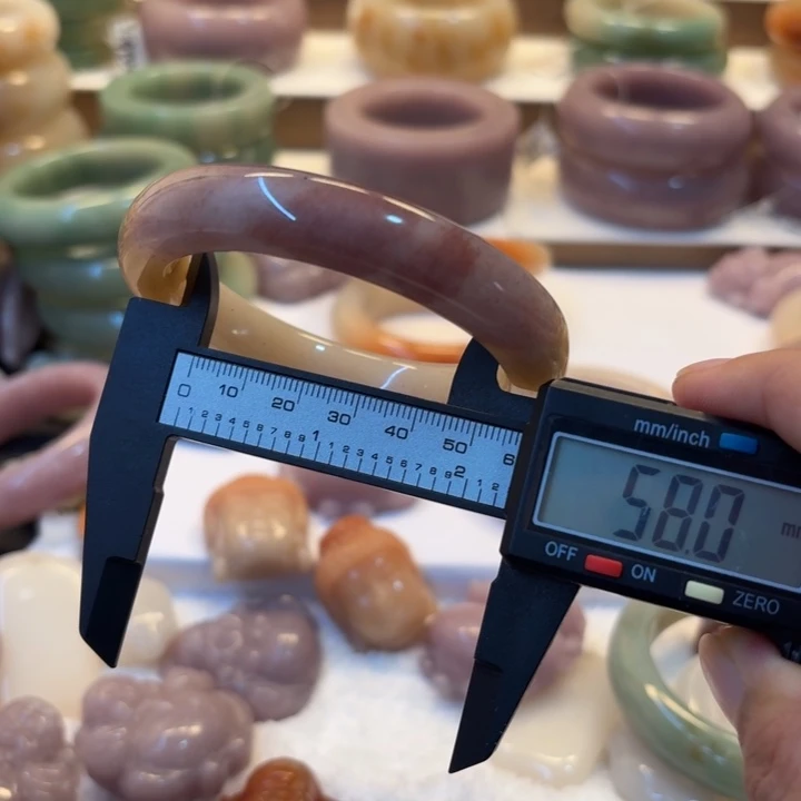 石英岩玉未镶嵌手镯