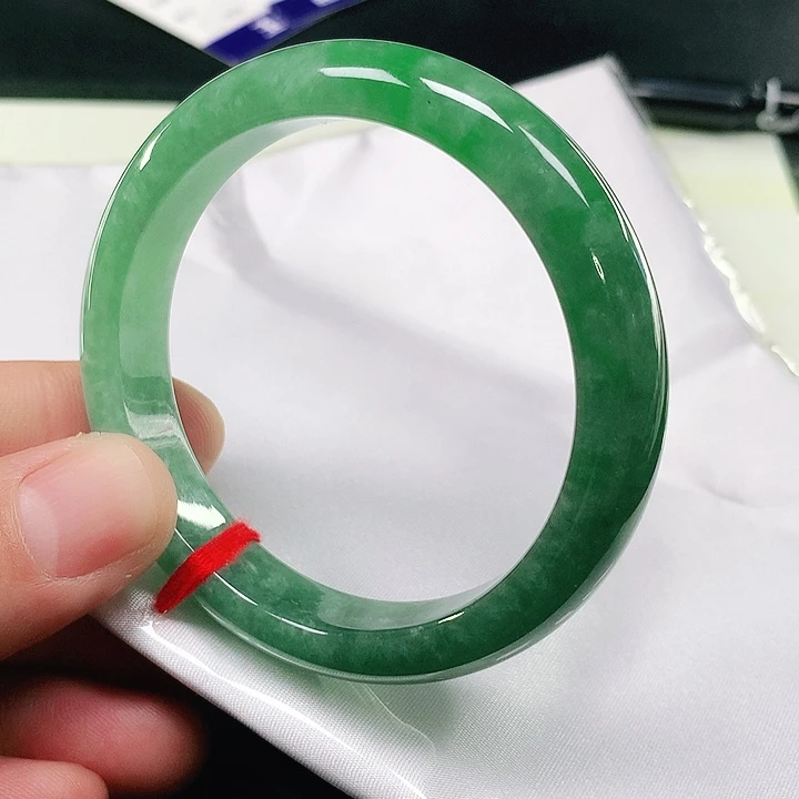 翡翠手镯（圆镯）未镶嵌翡翠手镯未镶嵌