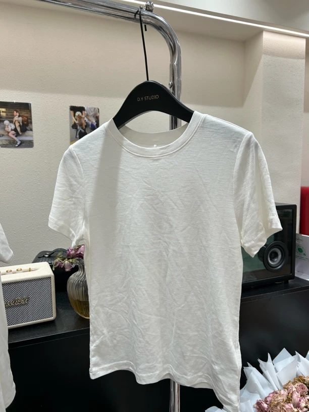 One. 百搭显瘦小版T