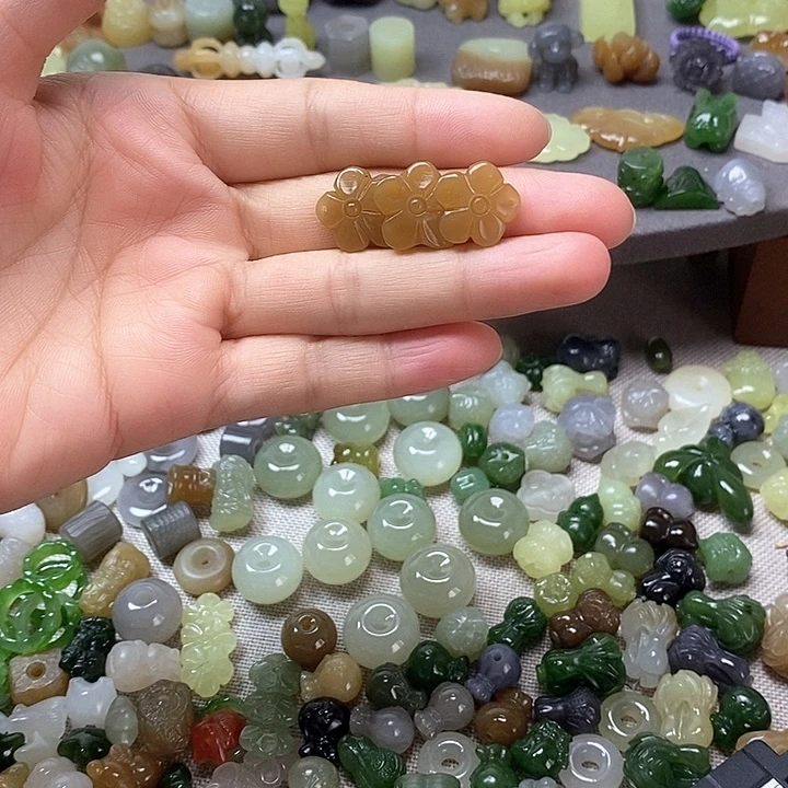 未镶嵌和田玉挂件花