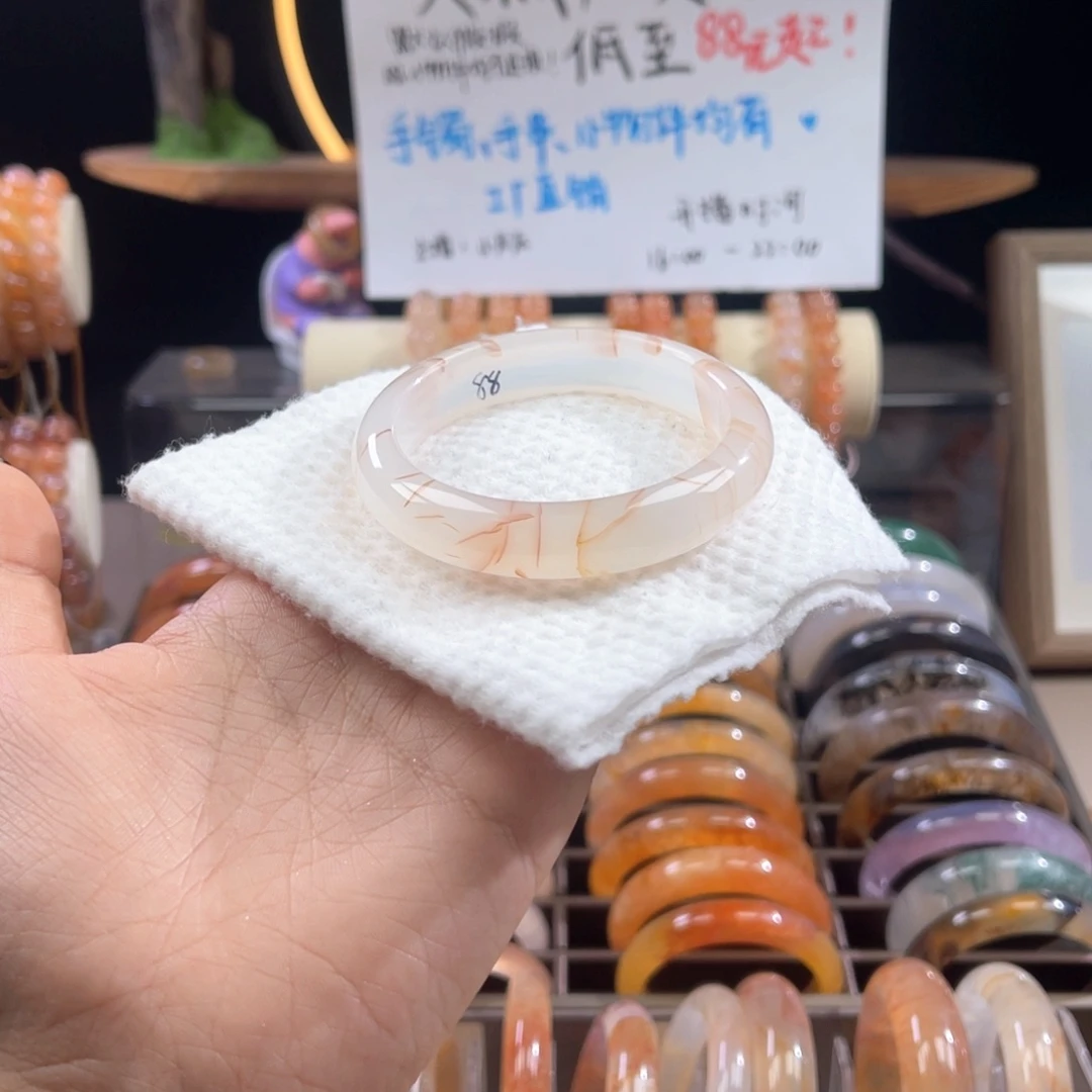 手镯玛瑙/玉髓合金白底小粉花