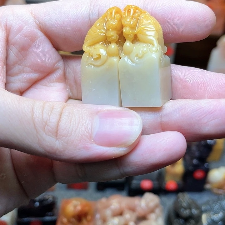 老挝石琦**刻老挝石印章