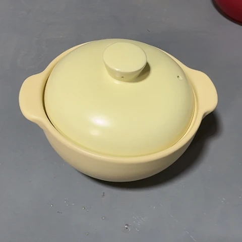 微瑕，明火，口径约22高10奶油色带盖2L