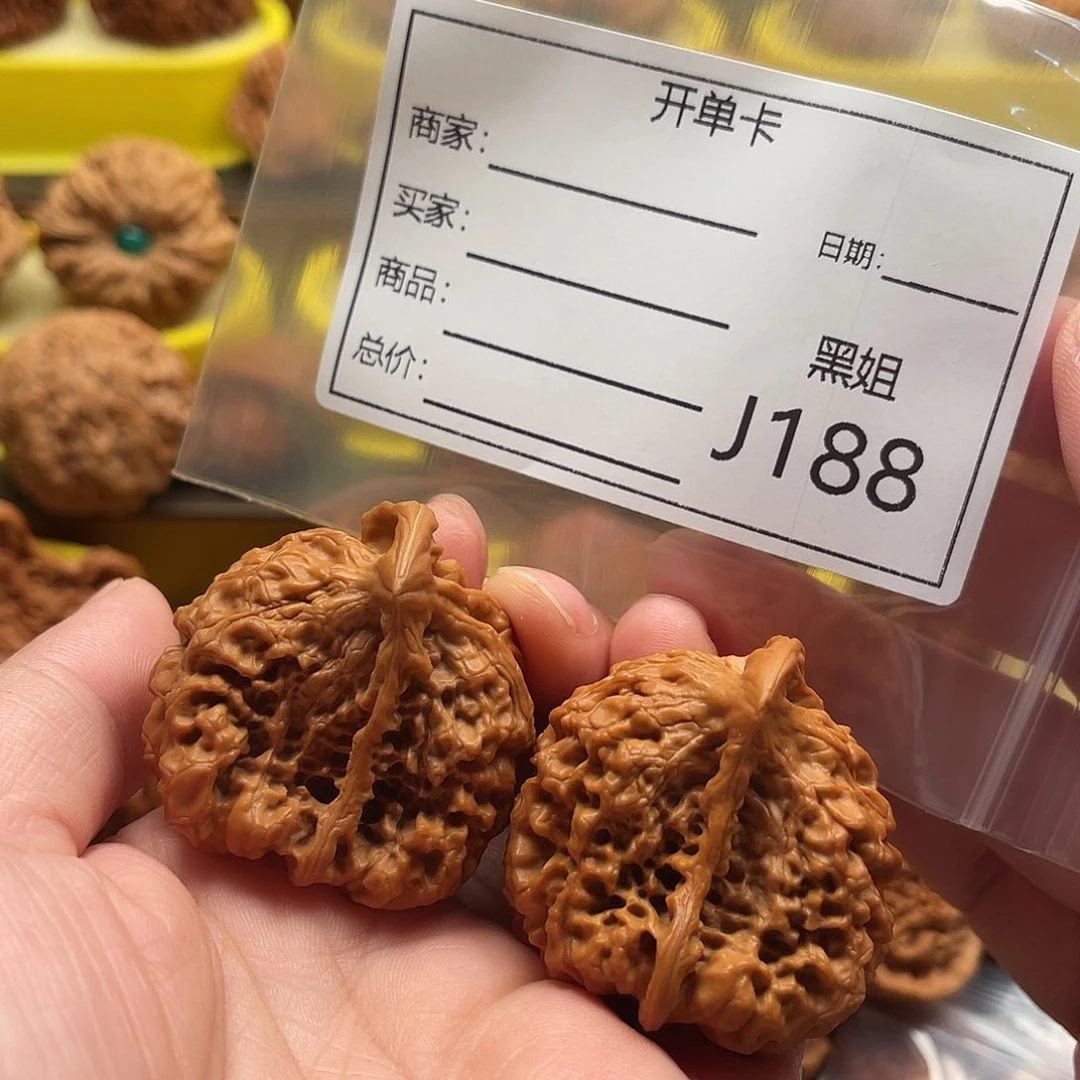 荣***者吊坠文玩核桃半壁江山