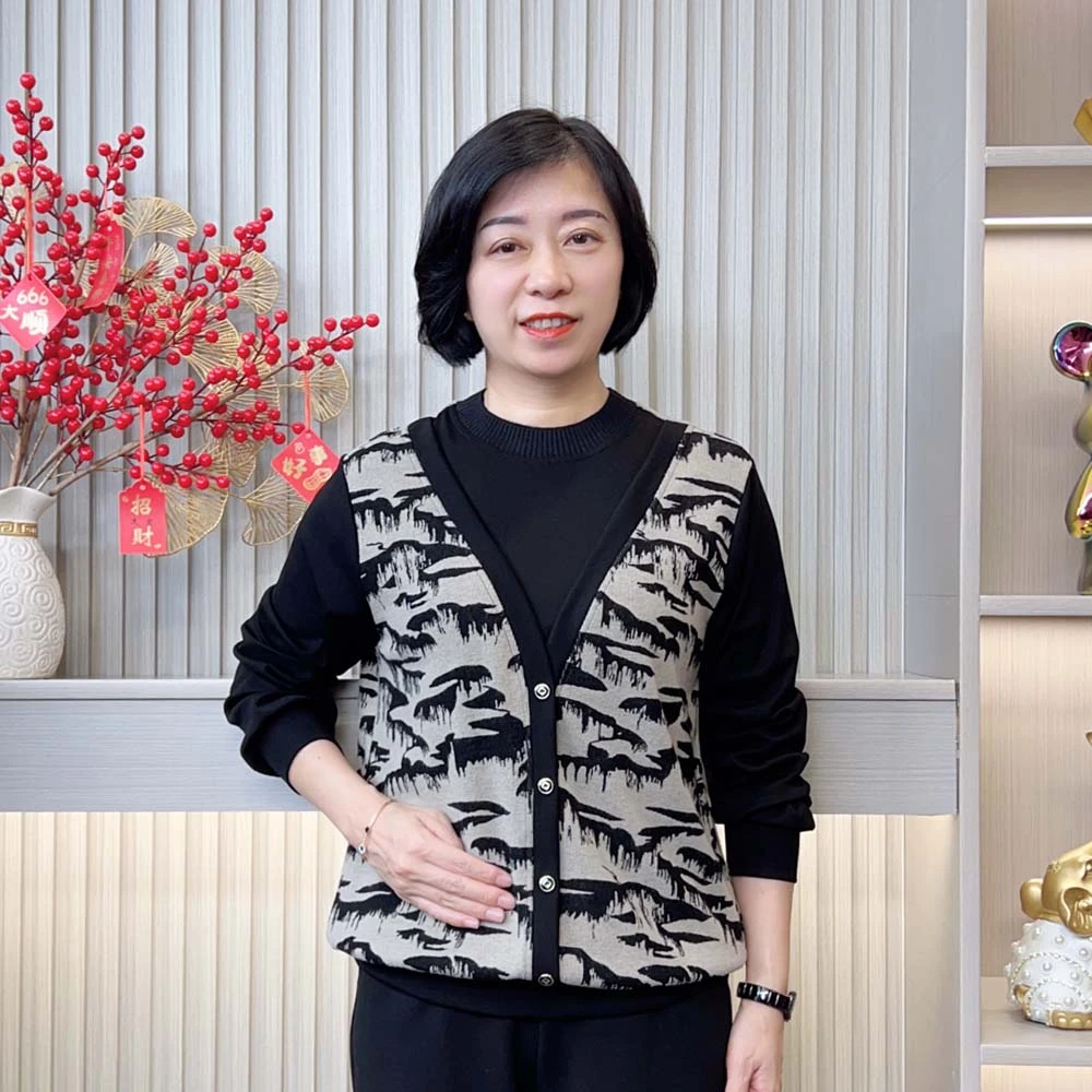 2025秋季新款时尚洋气减龄休闲宽松显瘦气质圆领假两件妈妈装上衣