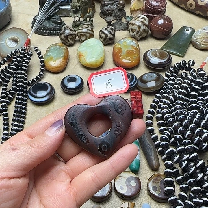 一***，玛瑙/玉髓未镶嵌珠宝半成品25