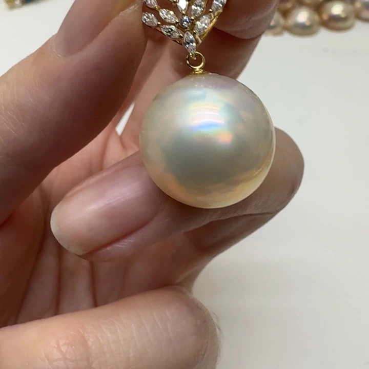 18K金镶嵌颈饰拼合珍珠（马贝珠）