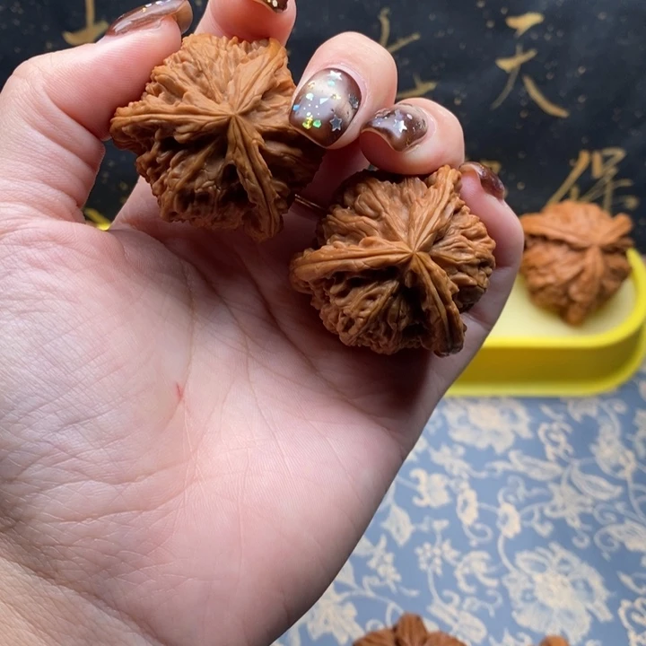 向***天吊坠文玩核桃白狮子