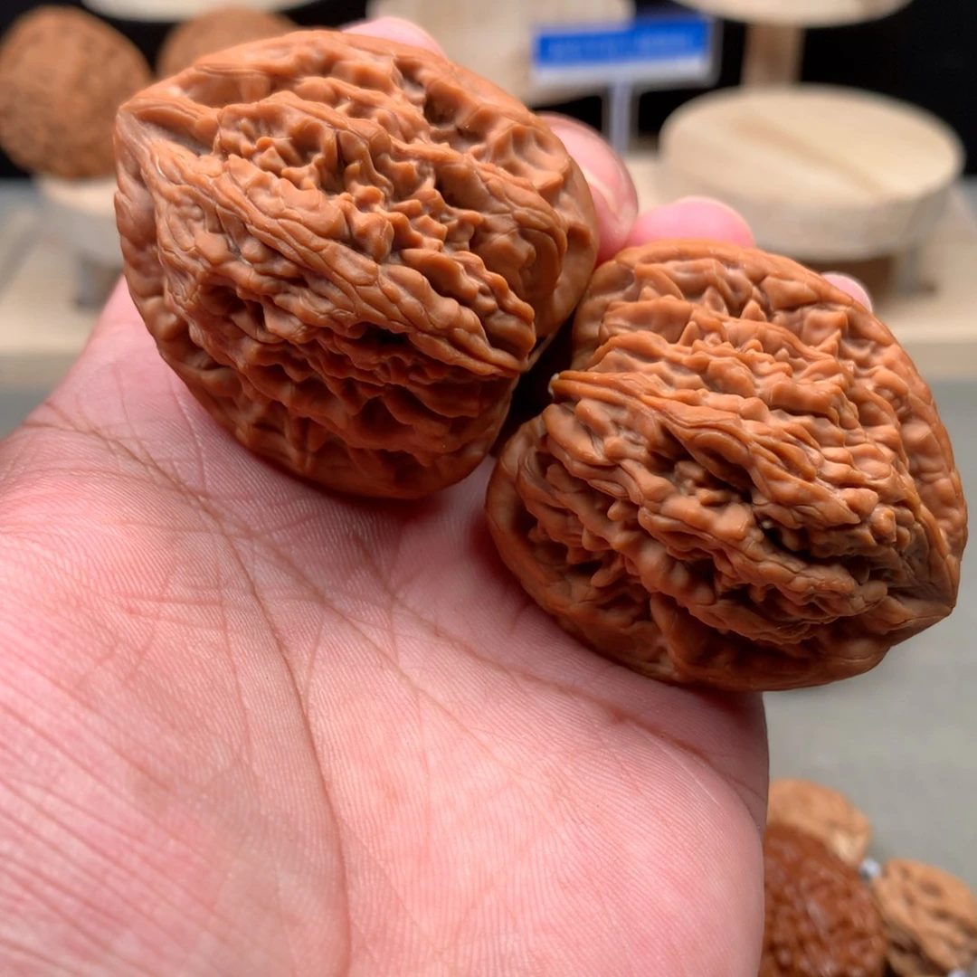 文玩核桃吊坠虎头王核桃