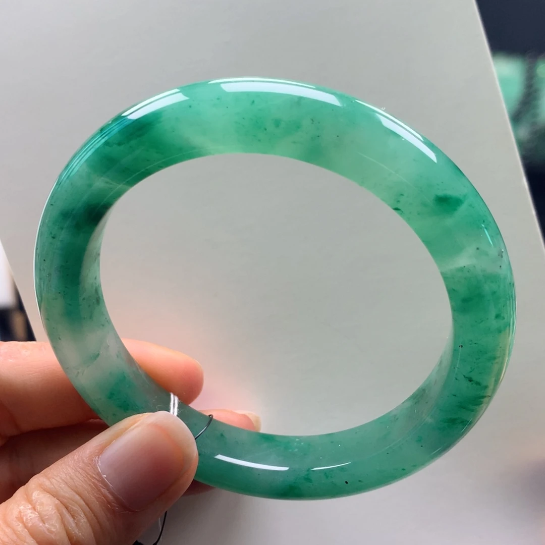 未镶嵌手镯石英质玉