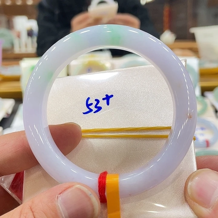 翡翠手镯未镶嵌翡翠