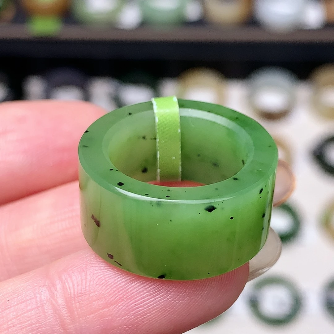 未镶嵌戒指和田玉