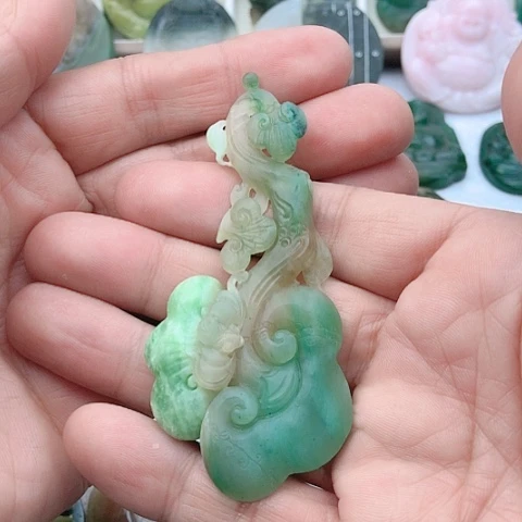 独山玉颈饰未镶嵌越**好