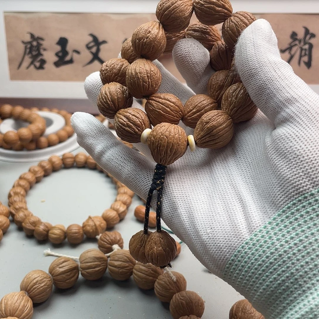 核桃高****】老树猴头手持佛塔